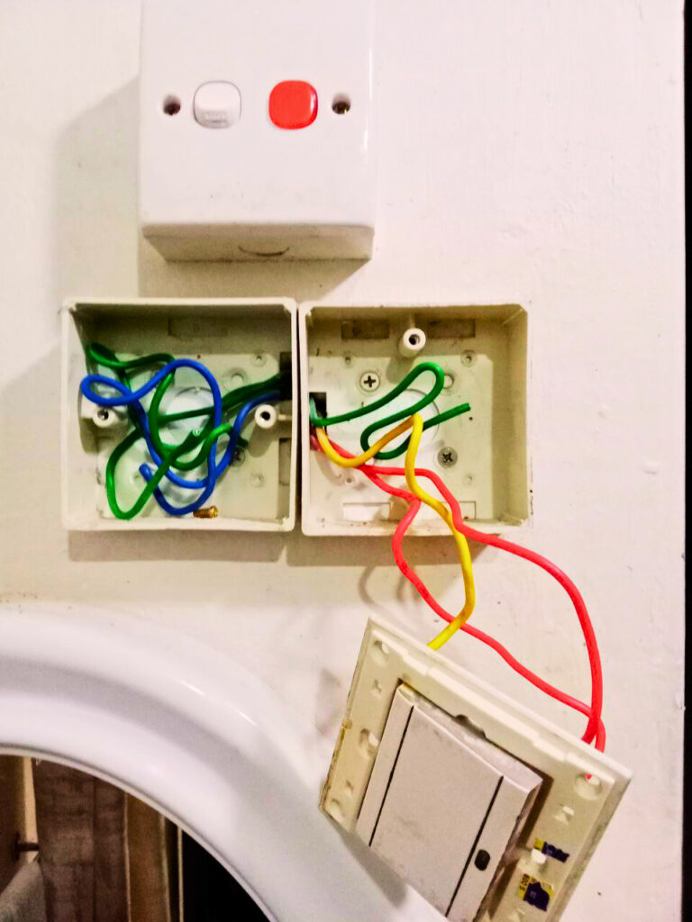 Power plug installation