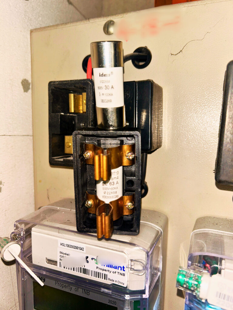 Cut Off Fuse Installation